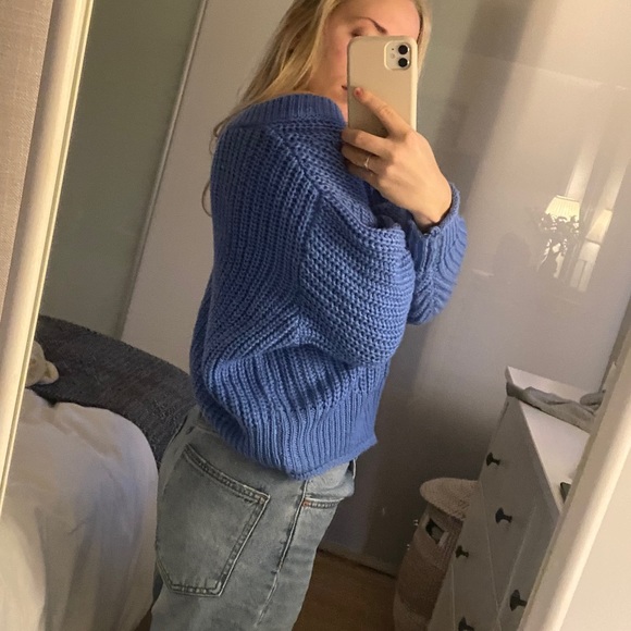 Blue Cable-knit Sweater - Picture 6 of 8
